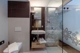 Hotel SunGarden Siofok, Stanza da bagno specialmente arredata per gli ospiti disabili all