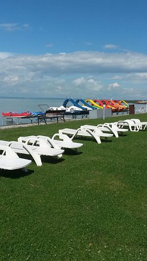 Piscina esterna al lago Balaton a Siofok in Ungheria