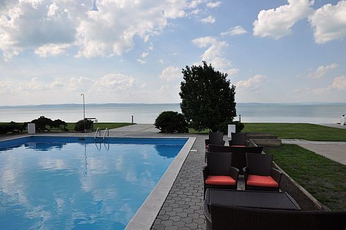 Piscina esterna nell'area del Siofok - hotel sulla riva del Balaton