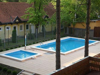 Hotel Korona Siofok - piscina all'aria aperta - piscina per bambini - albergo a 3 stelle a Siofok