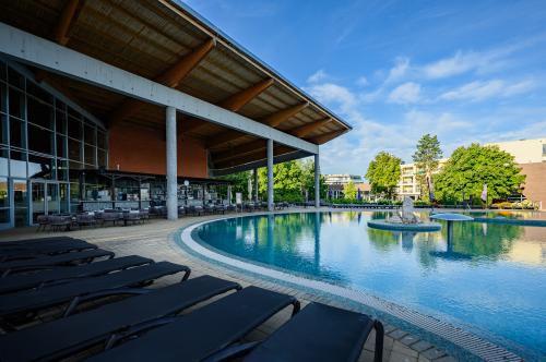 Hotel Azur a Siofok con enormi piscine interne ed esterne, jacuzzi