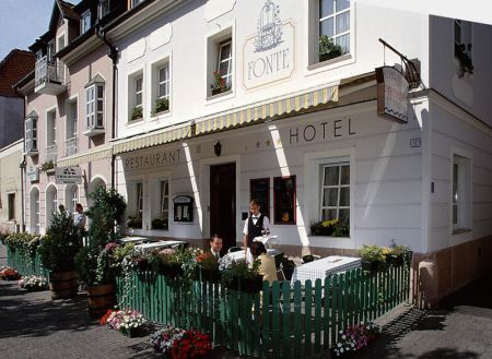 La terrazza dell'Hotel Fonte a Gyor - hotel nel centro di Gyor Hotel Fonte