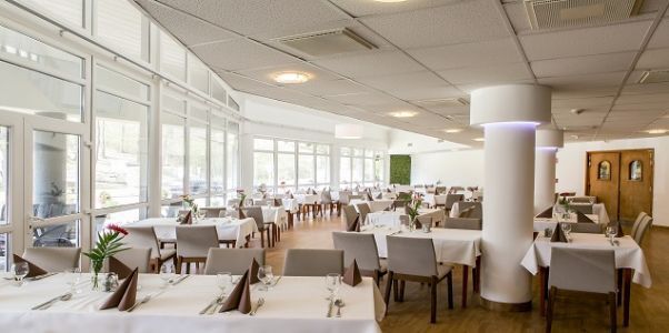 Ristorante eccellente e bellissimo per eventi di nozze a Sikonda