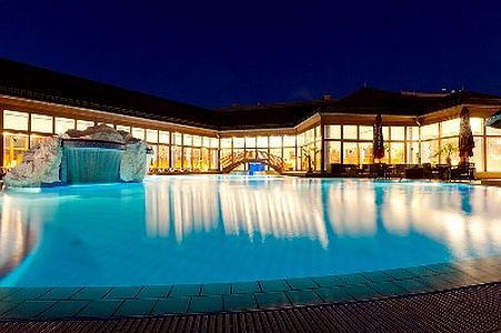 Piscina interna all'Hotel Greenfield - hotel all inclusive a Bukfurdo