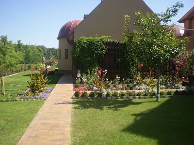 Hotel Shiraz Egerszalok - giardino del Faboluos Shiraz Hotel 