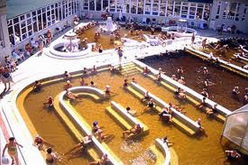 Piscina termale ad Hajduszoboszlo presso l'Atlantis Wellness Hotel