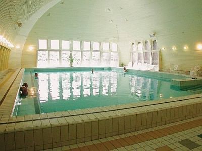 La piscina termale dell'Hotel Helios - trattamenti curativi e prestazioni benessere a Heviz