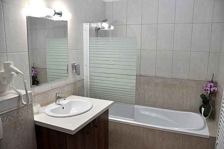 Elegante bagno privato all'Hotel Forster a Bugyi - castello dei cacciatori a Bugyi