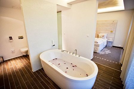 Suite con vasca idromassaggio all'Hotel Bonvino a Badacsony