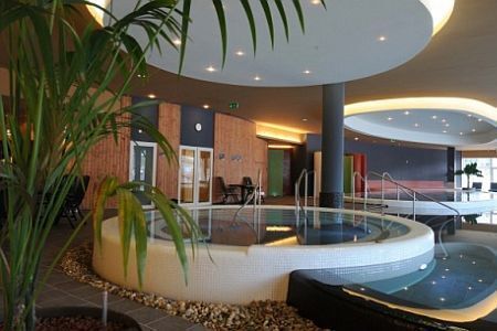 Week-end benessere a Szeged - piscina d'esperienza - Hunguest Hotel Forras Szeged