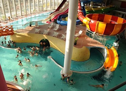 Napfenyfurdo Aquapolis a Szeged - centro acquatico a Szeged collegato all'Hotel Forras