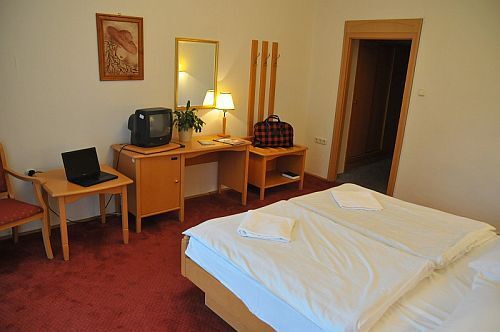 Hotel a tre stelle sulla riva del lago Balaton a Balatonvilagos