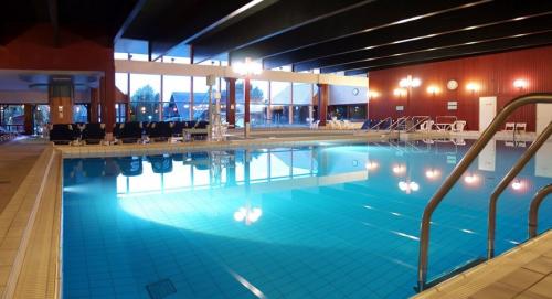 Danubius Health Spa Resort Buk - piscina termale a Bukfurdo - hotel di wellness e di sport a Bukfurdo